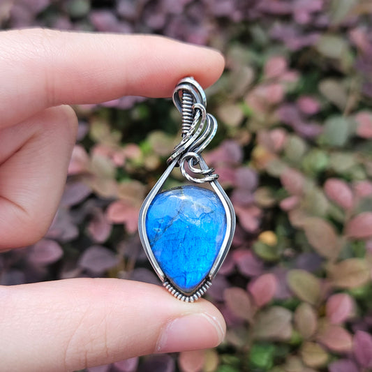 Blue Labradorite in Oxidised 925 Solid Sterling Silver Handmade Wire-Wrap Pendant