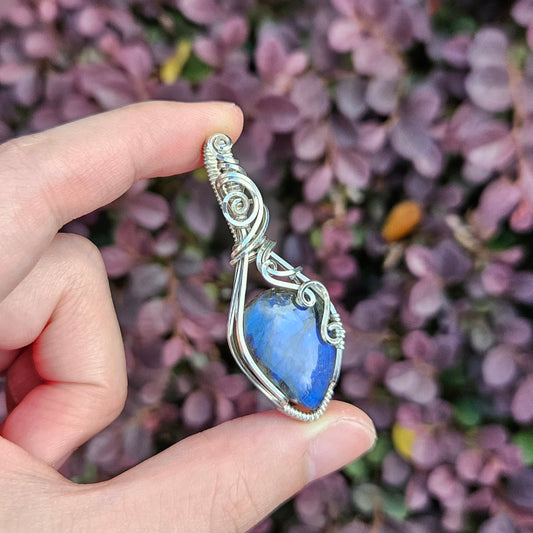 Blue Labradorite in 925 Solid Sterling Silver Handmade Wire-Wrap Pendant (With Choker)
