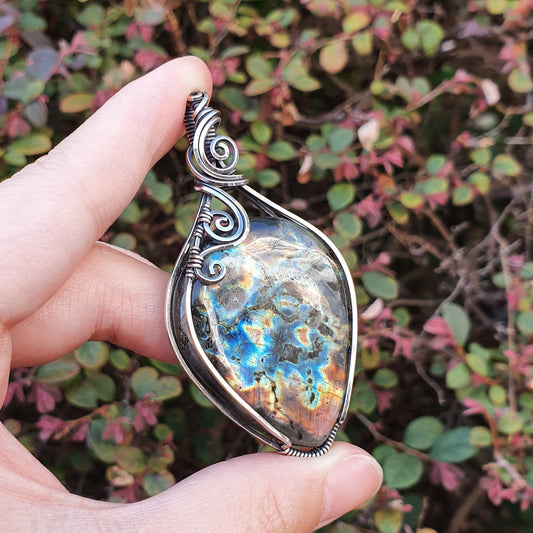 Rainbow Labradorite in Oxidised 925 Solid Sterling Silver Handmade Wire-Wrap Pendant