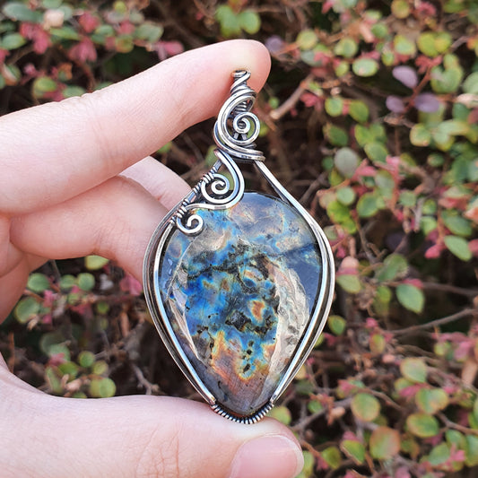 Rainbow Labradorite in Oxidised 925 Solid Sterling Silver Handmade Wire-Wrap Pendant