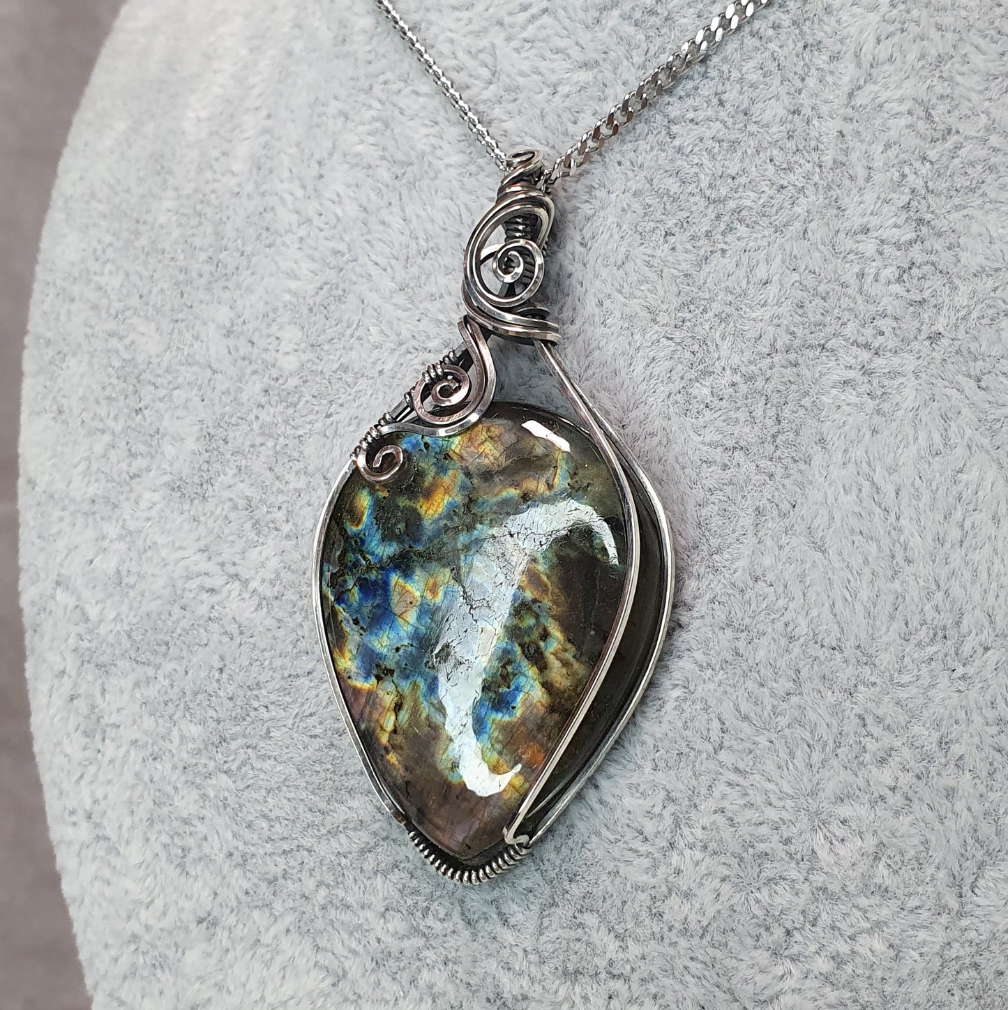 Rainbow Labradorite in Oxidised 925 Solid Sterling Silver Handmade Wire-Wrap Pendant